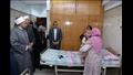 وفد من الأوقاف والكنيسة يزور المصابين الفلسطينيين بمستشفيات جامعة أسيوط (5)