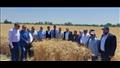 محافظ القليوبية ورئيس جامعة بنها يفتتحان موسم حصاد القمح