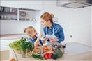 طبيبة تحذر الأمهات: هذه العادات الغذائية تهدد صحة طفلِك