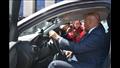وزير النقل يقود أول تاكسي كهربائي في العاصمة الإدارية