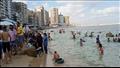 إقبال كبير على شواطئ الإسكندرية ثالث أيام العيد