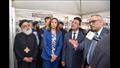 وزيرة الثقافة ومحافظ الإسكندرية يفتتحان معرض كتاب الكاتدرائية المرقسية (7)