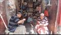 انقطاع الكهرباء يعيد ''جمال الملهلب'' لمهنة أجداده في سوهاج