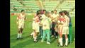 احتفال محمود الجوهري مع لاعبي نادي الزمالك بعد الفوز بالسوبر 1994