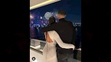 جورجينا بفستان بصيحة الظهر المكشوف