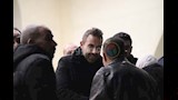 محمد عدوية يستقبل المعزيين في عزاء والده