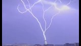 صاعقة تضرب مبنى الكونجرس الأمريكي