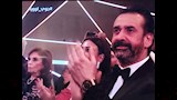 كريم عبدالعزيز يسلم والده المخرج محمد عبدالعزيز تكريم Joy Awards 2025 في السعودية (5)