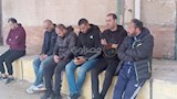 انهيار أشقاء تريزيجيه قبل صلاة الجنازة على والدتهما  (2)