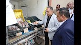 محافظ الشرقية يتفقد سوق اليوم الواحد بكفر صقر (3)
