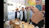 محافظ الشرقية يتفقد سوق اليوم الواحد بكفر صقر (4)