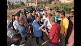 محافظ أسيوط يتفقد موقع حادث مصرف قناطر حواس ويوجه بإقامة سور حماية وإزالة المخلفات (10)