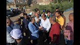 محافظ أسيوط يتفقد موقع حادث مصرف قناطر حواس ويوجه بإقامة سور حماية وإزالة المخلفات (11)