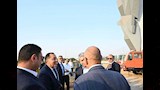 مدبولي يطمئن ميدانيا على الانتهاء من أعمال تطوير المنطقة المحيطة بالمتحف المصري الكبير (6)