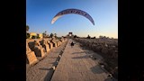 مظلات الباراموتور تُزين سماء الأقصر