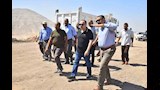 محافظ أسيوط يتابع أعمال تنفيذ المحور التنموي الجديد بين البداري وطريق البحر الأحمر  (9)