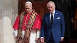 الملك تشارلز وبابا الفاتيكان يصلّيان معاً لأول مرة