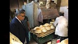 محافظ الدقهلية يتفقد مخابز المنصورة (5)
