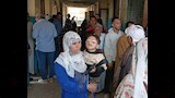 أطفال المنيا يرافقون ذويهم داخل لجان انتخابات النو