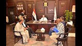 محافظ الأقصر يستقبل عددًا من المواطنين لحل مشكلاتهم (2)