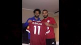 محمد صلاح يهدي قميصه إلى أفشة