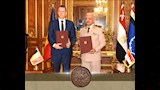 وزير الدفاع يلتقي نظيره الروماني ويوقع مذكرة تفاهم في مجال التعاون العسكري (7)