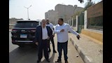 محافظ أسيوط يتفقد طريق نزلة عبد اللاه بحي شرق ويوجه بتعديل نقاط الدوران لتحقيق السيولة المرورية (6)