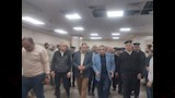 محافظ الدقهلية يتفقد حالة المصابين ويعزي اسر المتوفين بحادث حريق مول تجاري فى المنصورة (1)