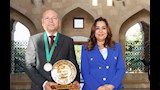 وزيرة التنمية المحلية تهنئ محافظ القاهرة بجائزة أف