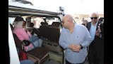 محافظ بني سويف يتفقد مواقف السيارات لمتابعة الالتزام بتعريفة الركوب الجديدة  (1)