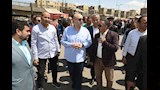 محافظ بني سويف يتفقد مواقف السيارات لمتابعة الالتزام بتعريفة الركوب الجديدة  (14)