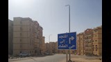 رفع مخلفات وتركيب علامات إرشادية بشوارع مدينة أسوان