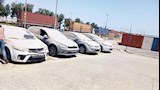 جانب من السيارات المعروضة بالمزاد