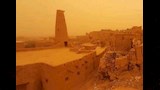 رياح الخماسين تغير لون الأجواء