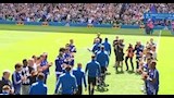 لاعبو تشيلسي يقيمون ممرا شرفيا لفريق ليستر سيتي