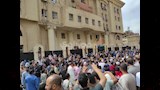 حشود غفيرة وهتافات أمام محكمة الجنايات بالبحيرة (7)