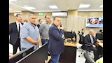 محافظ أسيوط يتابع تطورات العاصفة الترابية من مركز سيطرة الشبكة الوطنية للطوارئ (12)