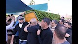 محسن منصور يحمل نعش زوجة نضال الشافعي