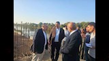 محافظ أسيوط يتابع أعمال تطوير مدخل قرية بني قرة ونقل موقف السرفيس (4)
