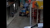 شخص يقتل قطة (2)