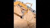 انتشال جثة مسن انهارت عليه بئر فى صحراء المنيا (5)