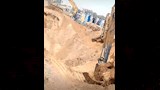 انتشال جثة مسن انهارت عليه بئر فى صحراء المنيا (2)