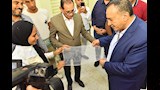 محافظ أسيوط يتابع تدريب 60 فتاة على حرفة التللي (12)