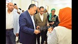 محافظ أسيوط يتابع تدريب 60 فتاة على حرفة التللي (16)