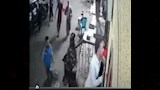 مطاردة شاب والاعتداء عليه داخل مسجد (3)