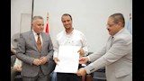 رئيس الجامعة يكرم المتميزين 