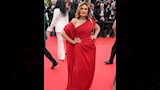 يسرا بفستان أحمر (2)