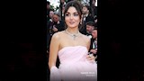 هاندا ارتشيل بإطلالة ساحرة في ثاني أيام مهرجان كان السينمائي