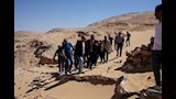 محافظ أسيوط يتفقد مقابر مير  (1)