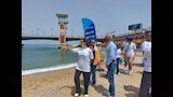 قنصل فرنسا بالإسكندرية تشارك في تنظيف شاطئ ستانلي (1)